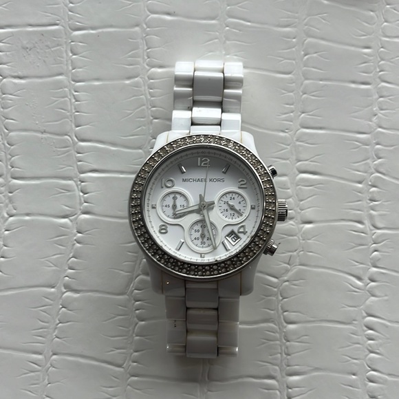 2 Michael Kors Watches - Picture 3 of 14